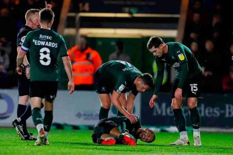 Warriors defender Brendan Galloway suffers serious knee injury