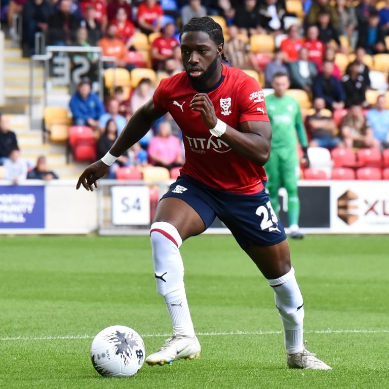 Zimbabwean winger Zanda Siziba swaps York City for Spennymoor Town in short-term loan