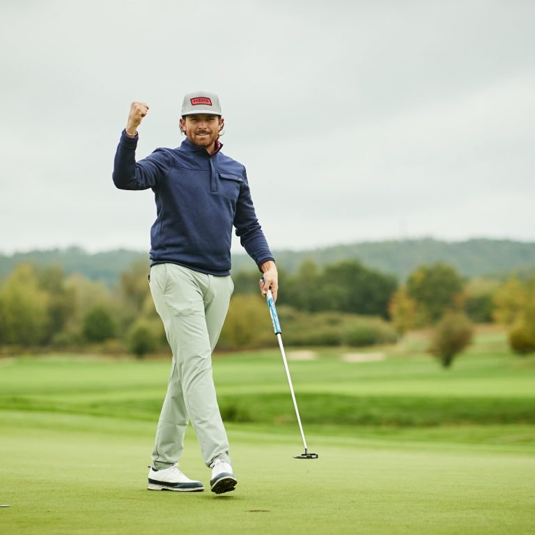 Flawless Follett-Smith secures dominant win in the Czech Republic