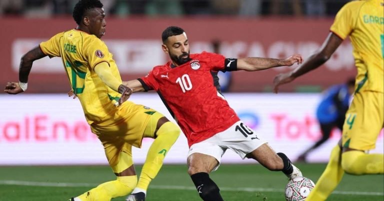 Salah scores late winner as Egypt come from behind to beat Zimbabwe